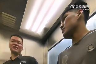 冯俊彦：球队去客场比赛房间入住有讲究，郑智通常带一名年轻球员